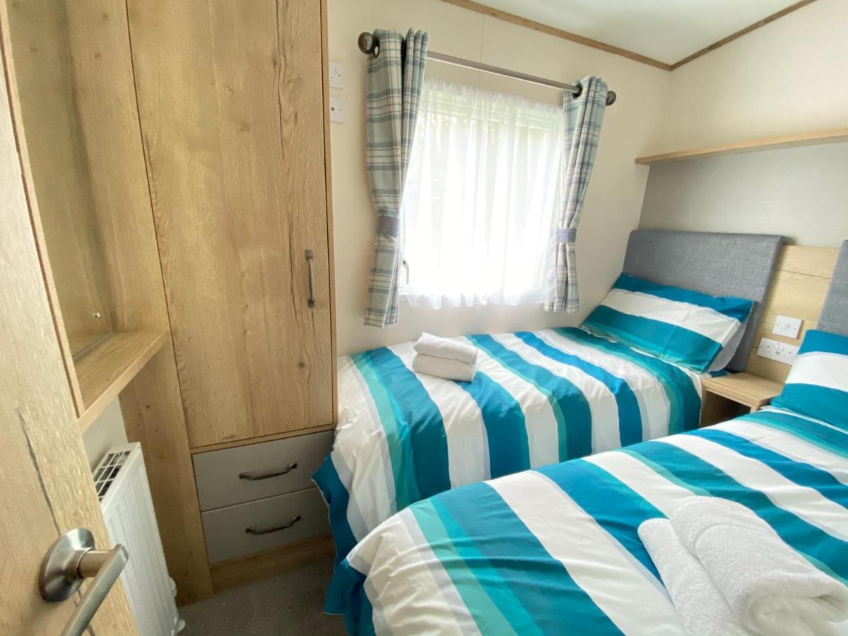 Holiday home Goosewing Lakeside South Cerney