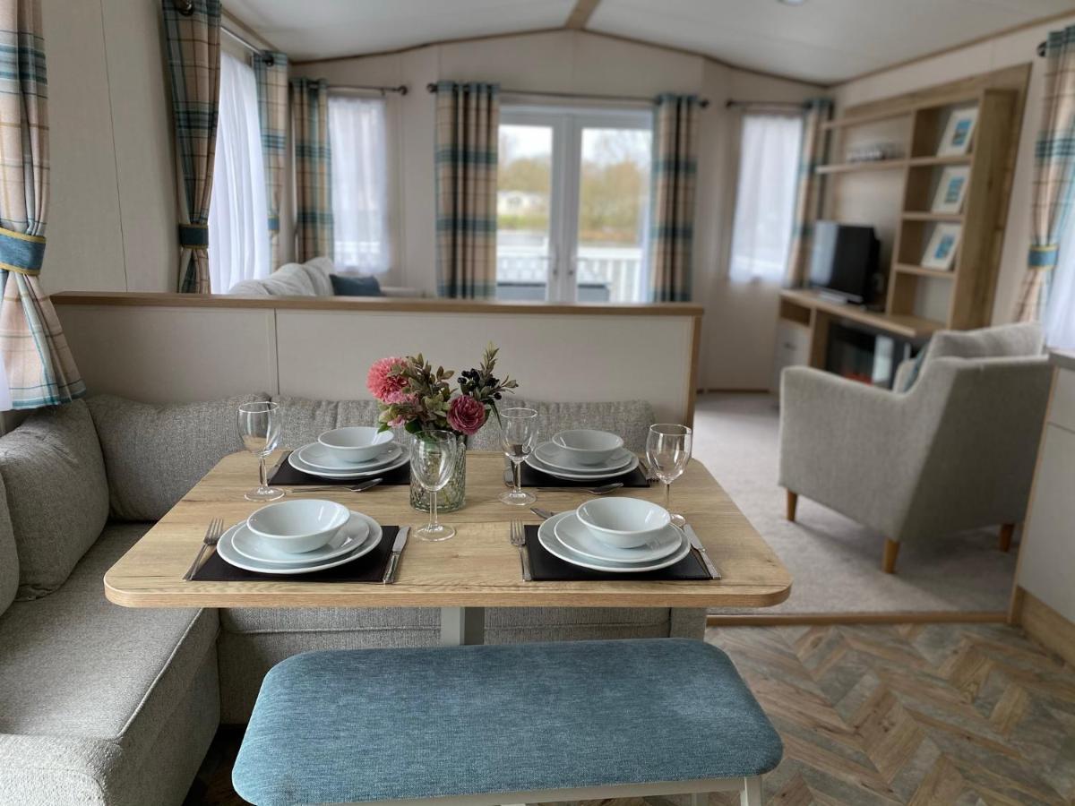 Holiday home Goosewing Lakeside South Cerney