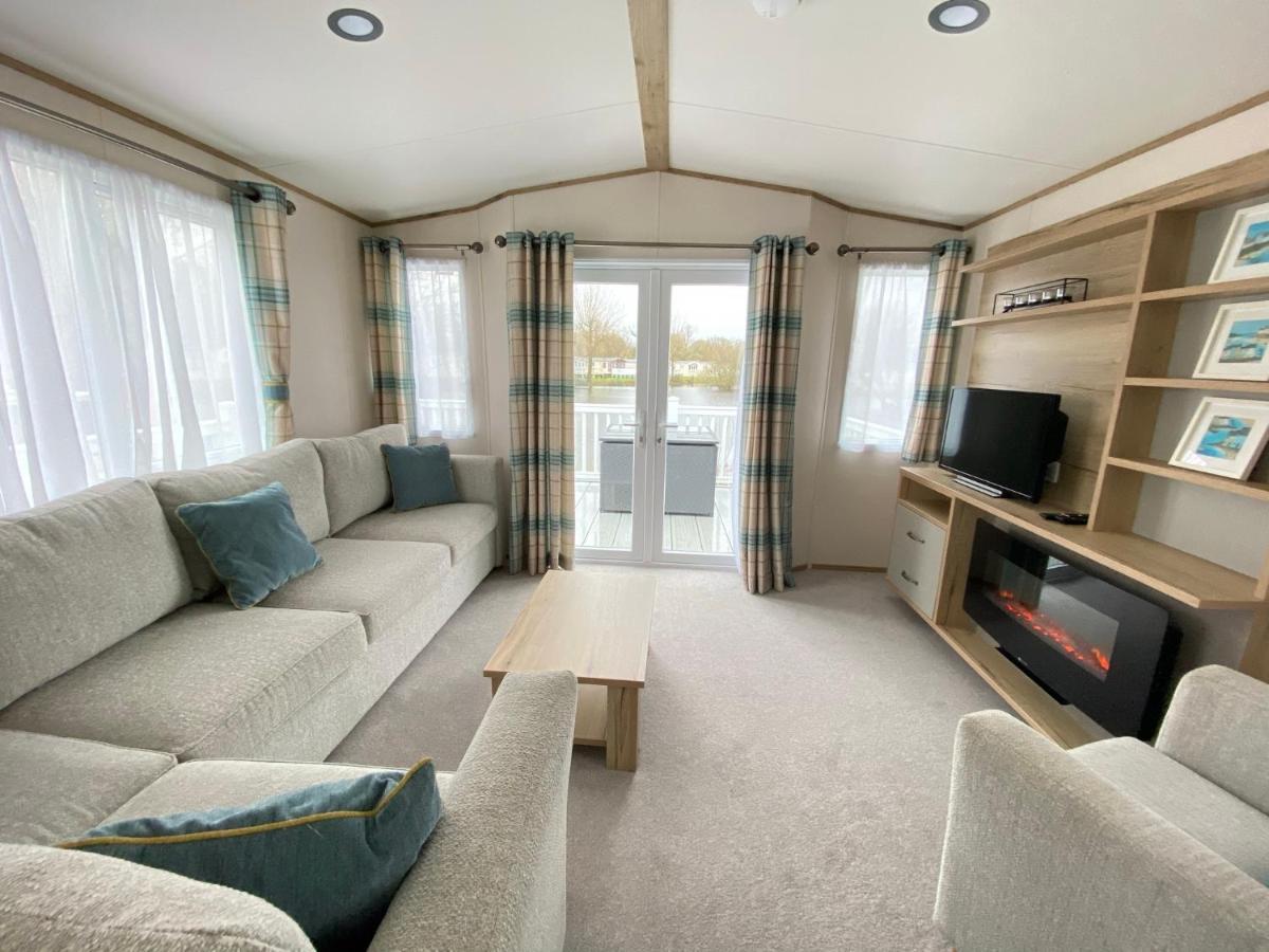 Goosewing Lakeside Holiday home *